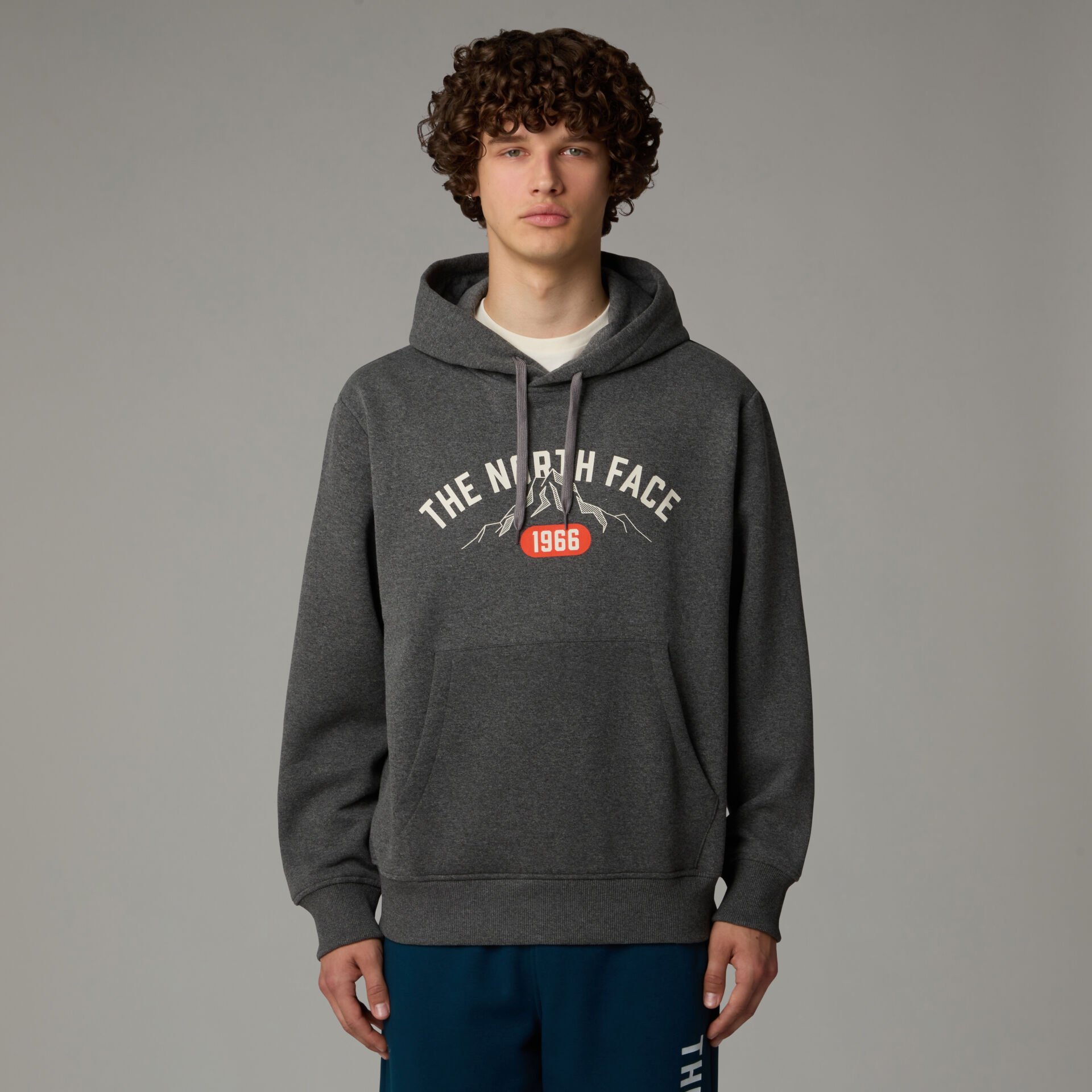 ERKEK VARSITY GRAPHIC RELAXED HOODED SWEATSH